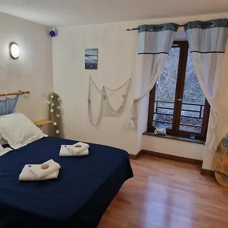 D'hotes Les Lits Des Fees Bed & Breakfast