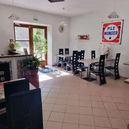 D'hotes Les Lits Des Fees Bed & Breakfast
