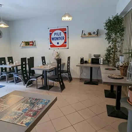 D'hotes Les Lits Des Fees Bed & Breakfast *