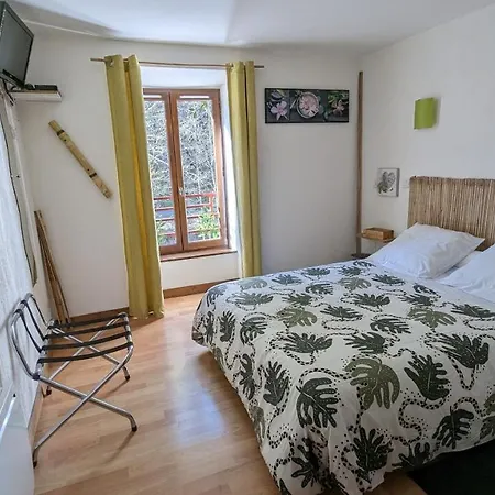 D'hotes Les Lits Des Fees Bed & Breakfast Saint-Floret